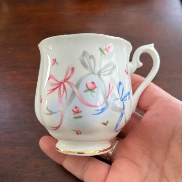 Royal Albert Other - Rare Royal Albert Buttons and Bows pattern bone china gold trimmed cup